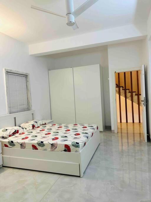 White House Sky View Theatre Villa In Gachibowli Exterior photo