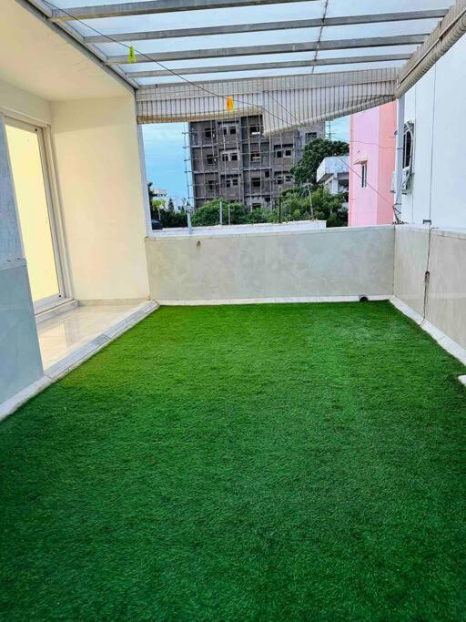 White House Sky View Theatre Villa In Gachibowli Exterior photo
