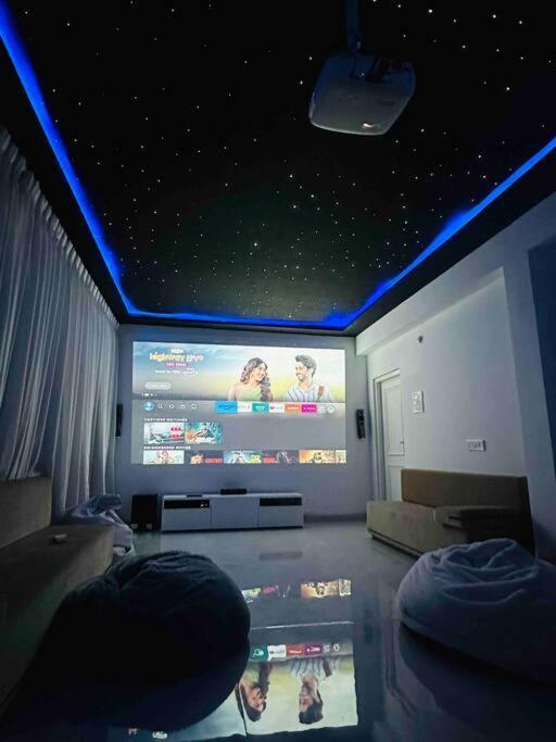 White House Sky View Theatre Villa In Gachibowli Exterior photo