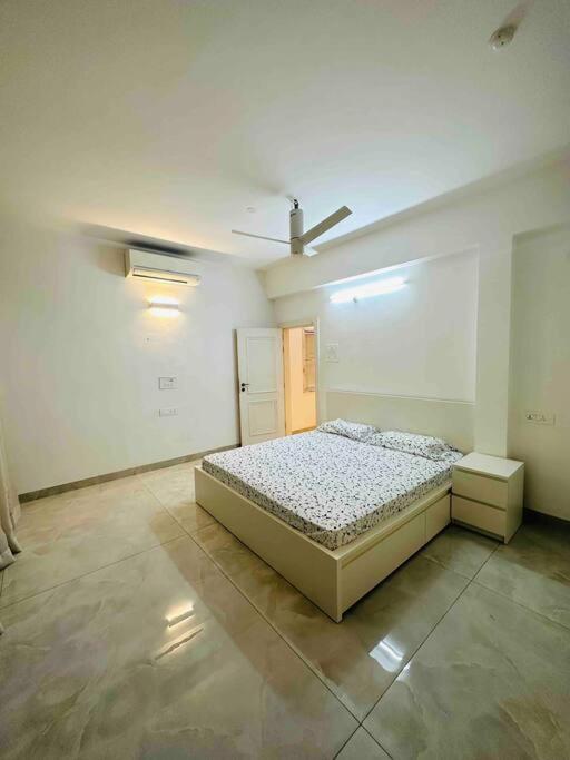 White House Sky View Theatre Villa In Gachibowli Exterior photo