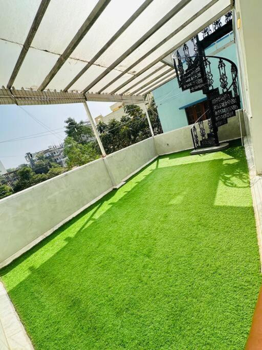 White House Sky View Theatre Villa In Gachibowli Exterior photo